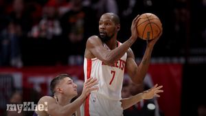 Kevin Durant Achieves 31,000 Points Milestone, Emulating His Basketball Heroes