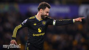 Manchester United Triumphs Over Wolves 4-1 As Bruno Fernandes Scores Twice Amid Protests