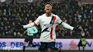 Paris Saint-Germain Triumphs Over Metz 3-2 In Ligue 1 Match To Claim Top Spot