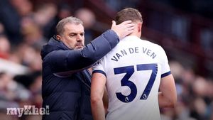 Micky Van De Ven Expresses Shock Over Postecoglou's Sudden Sacking From Tottenham Hotspur