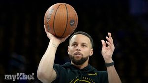 Stephen Curry Prepares To Return For Golden State Warriors Despite Ongoing Thigh Injury