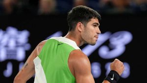 Australian Open: Alcaraz holds off Walton in Melbourne opener