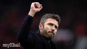 Carrick Inspires Man United As Old Trafford Becomes A Magic Place After City Victory