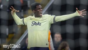 Everton Beat Aston Villa 1-0 As Barry Seals Win For Toffees