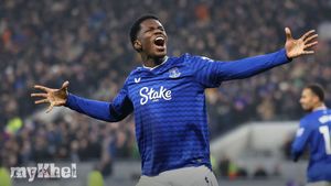Everton Earns 1-1 Draw With Leeds United As Barry Delivers For Moyes