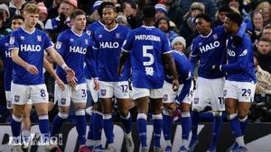 Ipswich Town Move Into Championship Top Two After Oxford United Victory