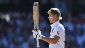 The Ashes: Superb Bethell century helps England take final Test to day five
