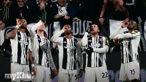 Juventus 3-0 Napoli: Conte Returns To Turin As Scudetto Hopes Fade