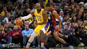 LeBron James Emotional Return To Cleveland As Cavaliers Rout Lakers