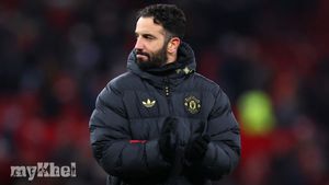 Man Utd Should Hire An Experienced Coach, Says Former Winger Sharpe