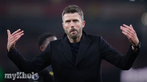 Man United Under Carrick Delights Neville While Keane Questions Suitability For League Titles