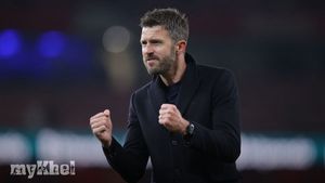 Carrick Hints Manchester United Could Explore Late Transfer Activity Before Deadline