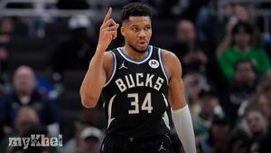 Milwaukee Bucks See Momentum Grow As Giannis Leads 30-10-5 Night Against Hornets