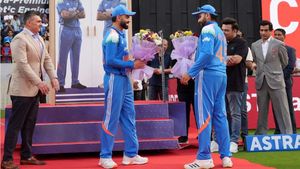 Virat Kohli & Rohit Sharma Amused by Dramatic Felicitation in Vadodara