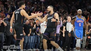 Suns Edge Thunder With Devin Booker Buzzer-Beater To Avenge Record Loss