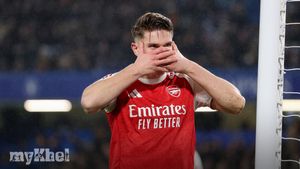 Viktor Gyokeres Urged To Build On Improved Arsenal Displays, Says Arteta
