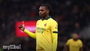 Milan Unity Urged By Leao After Draw With Como As Inter Threat Grows