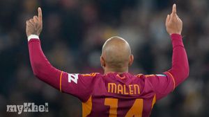 Donyell Malen Draws Gianluca Vialli Comparison After Brace For Roma Against Cagliari
