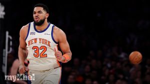Knicks Rally Past Rockets, Erasing 18-Point Fourth-Quarter Deficit To Win 108-106