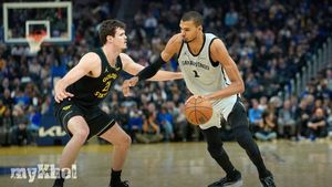 NBA Roundup: Spurs Rally Past Warriors To Extend Sixth Straight Win