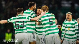 Scottish Premiership: Oxlade-Chamberlain Debut Seals Celtic Victory