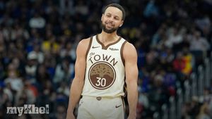 Stephen Curry Knee MRI Clears Structure Yet He Is Not Ready To Play
