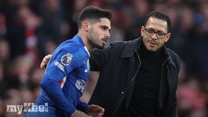 Chelsea Discipline Must Improve, Says Rosenior Ahead Of Aston Villa Clash