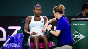 Gauff Retires From Indian Wells Match With Arm Injury, Raducanu Outclassed