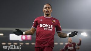 West Ham Win At Fulham Boosts Survival Hopes As Summerville Delivers