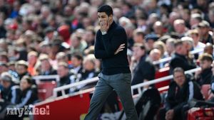 Arsenal Suffer 2-1 Defeat To Bournemouth As Title Race Tightens