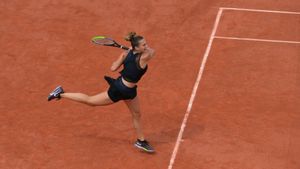 Madrid Open: Stomach virus concerns for Sabalenka after Coco Gauff and Marin Cilic fall ill