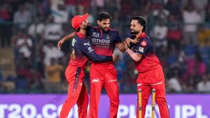 Bhuvneshwar Kumar Impresses PSL Star After RCB Rout Delhi Capitals