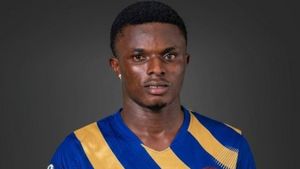 Ghanaian Footballer, who plays for Berekum Chelsea, dies after Armed Robbery in Team Bus