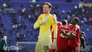Robertson Backs Freddie Woodman To Step Up For Liverpool In Bid For Champions League Football
