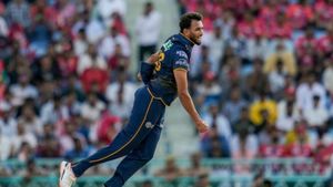 IPL Purple Cap 2026 Update: Prasidh Krishna Moves to Top After Four-Wicket Spell vs LSG