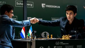FIDE Candidates 2026: Uzbekistan's Javokhir Sindarov Sets Up Gukesh Clash After Unbeaten Triumph; Vaishali Stays in Women’s Title Hunt
