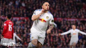 Leeds United Okafor Double Seals First Old Trafford Win Since 1981