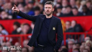 Manchester United Should Not Over-Celebrate Champions League Qualification, Says Carrick