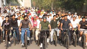 Fit India Sundays On Cycle: Mansukh Mandaviya Leads Nationwide Fitness Drive, Urges Youth For Healthy Lifestyle