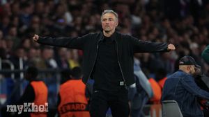 Psg Win Lyon Clash To Push Title Bid