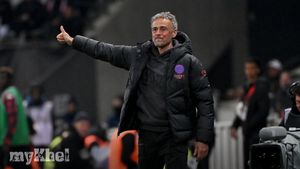 PSG Win Over Toulouse Strengthens Title Bid As Kvaratskhelia Shines