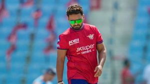 Rishabh Pant Dismissal Sparks Debate as Mohammed Siraj Strikes Early in LSG vs GT Clash
