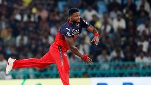 IPL 2026: RCB star Romario Shepherd names CSK legend as Inspiration, says 