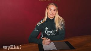 Stina Blackstenius Signs New Contract To Extend Arsenal Stay And Champions League Impact
