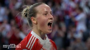 Bayern Munich And Barcelona Draw 1-1 In UWCL Semi-final First Leg After Kett Red Card
