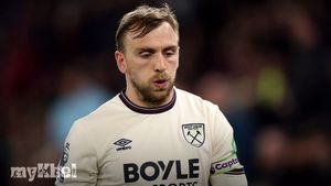 West Ham Draw At Crystal Palace Keeps Point Gap Over Spurs And Sees Wolves Relegated