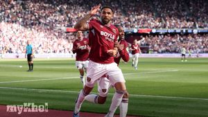 West Ham 2-1 Everton: Wilson's Stoppage-time Winner Keeps Hosts Ahead Of Spurs