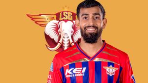 Who is Prince Yadav? Lucknow Bowler dismantling Capitals in LSG vs DC IPL 2026 Match Today