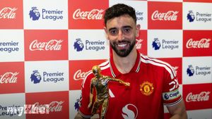 Bruno Fernandes Breaks Premier League Single-Season Assist Record After Dorgu Header