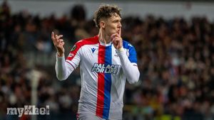 Crystal Palace Not Over-Celebrate After Semi-Final First-Leg Win, Says Strand Larsen